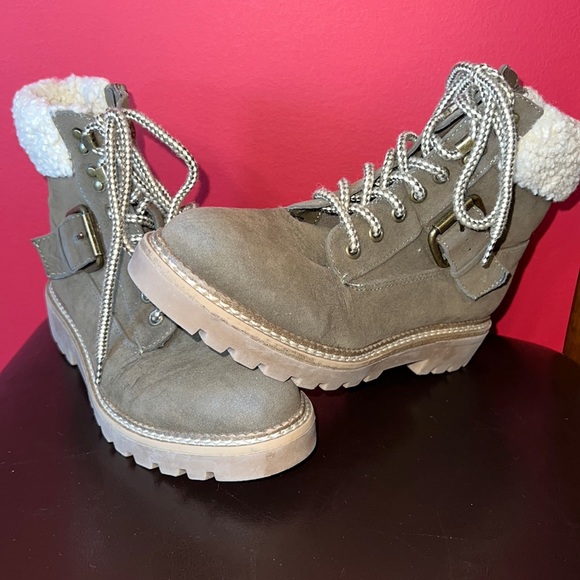 EUC Ankle boots women’s 7.5 - Picture 1 of 13